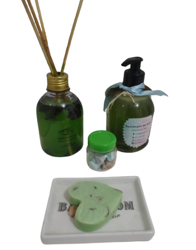 KIT LAVABO C/ AROMATIZADOR 250 ML SABONETE LIQUIDO 250 ML E SABONETE CORAÇÃO REF KIT017